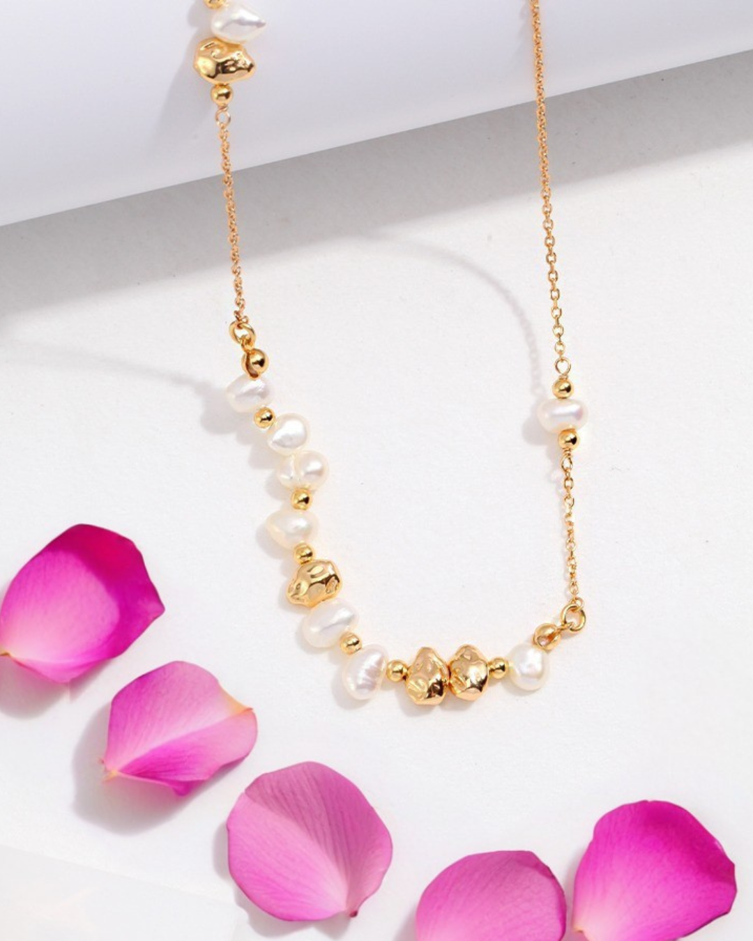 Elaria Pearl Necklace